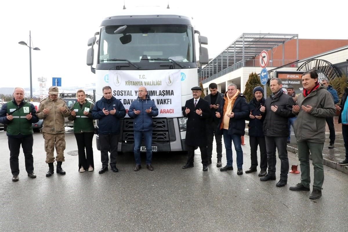 Kütahya'dan 21 yardım tırı dualarla afet bölgesine uğurlandı