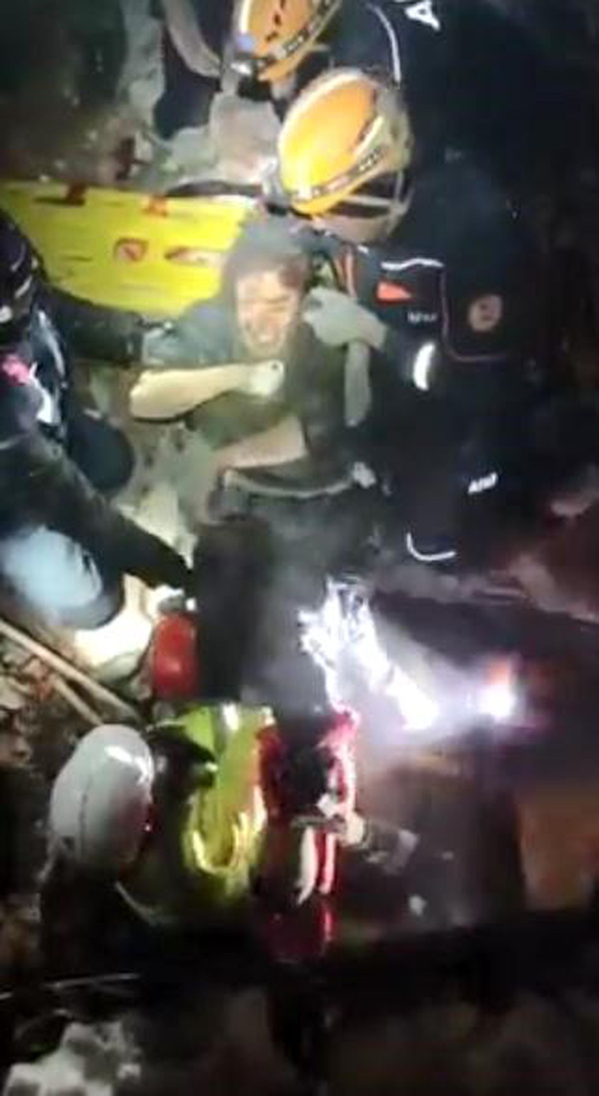 Malatya\'da 42 saat sonra enkaz altından yaşlı çift çıkartıldı