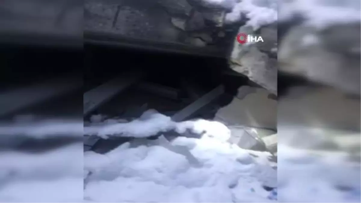 Malatya\'da çocuk saatler sonra enkazdan böyle kurtarıldı