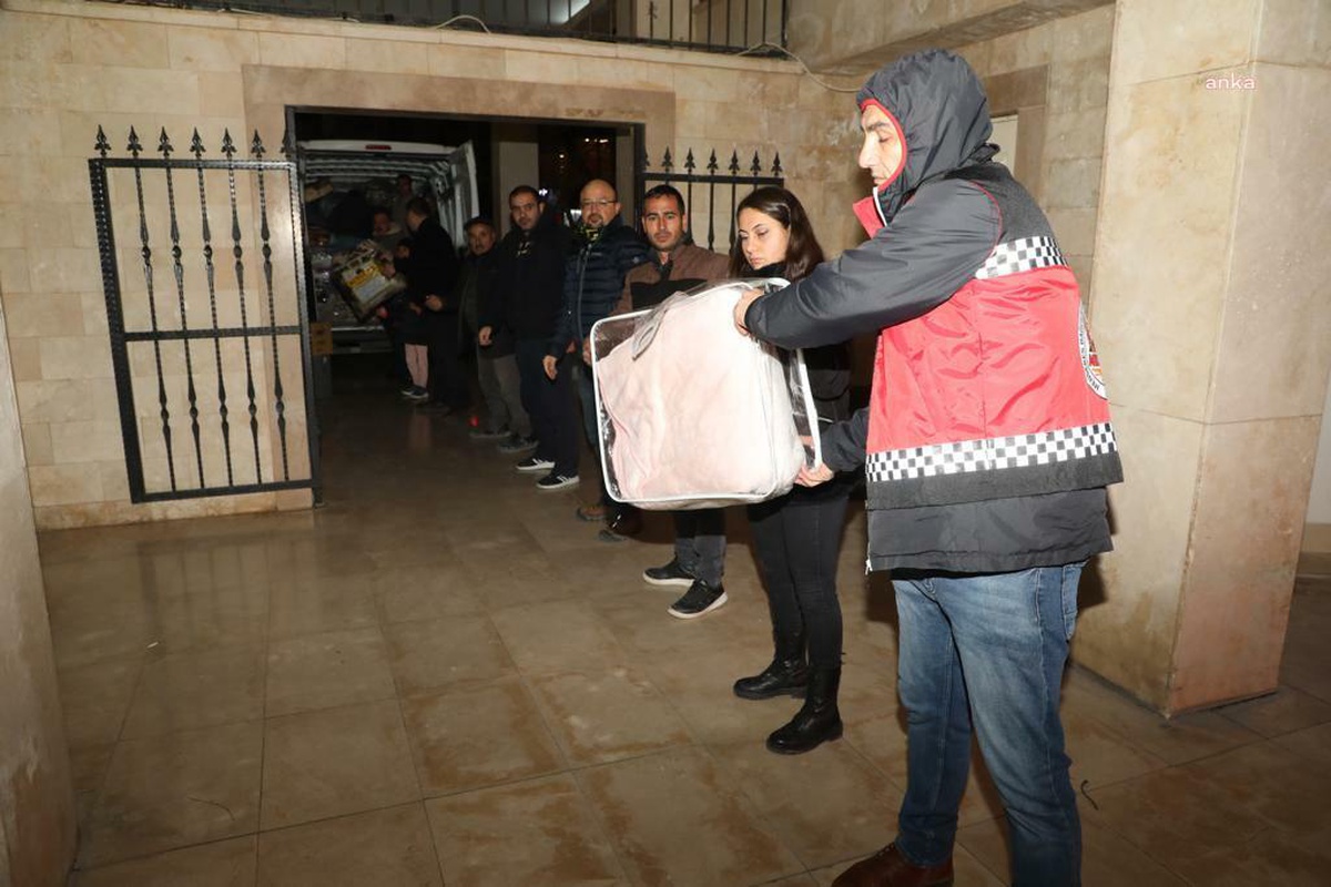 Menderes Belediyesi\'nin Yardım Kampanyasına Yoğun İlgi