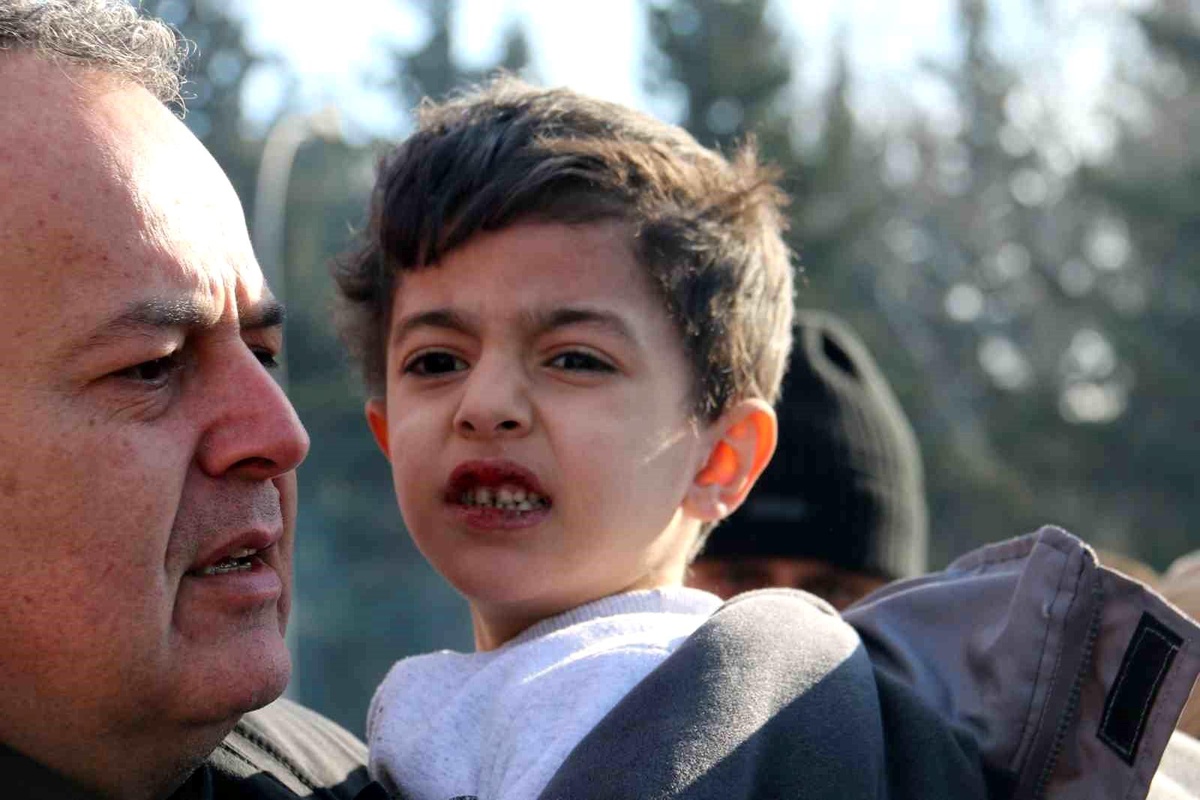 Minik Şahin 30 saat sonra sağ çıkartıldı