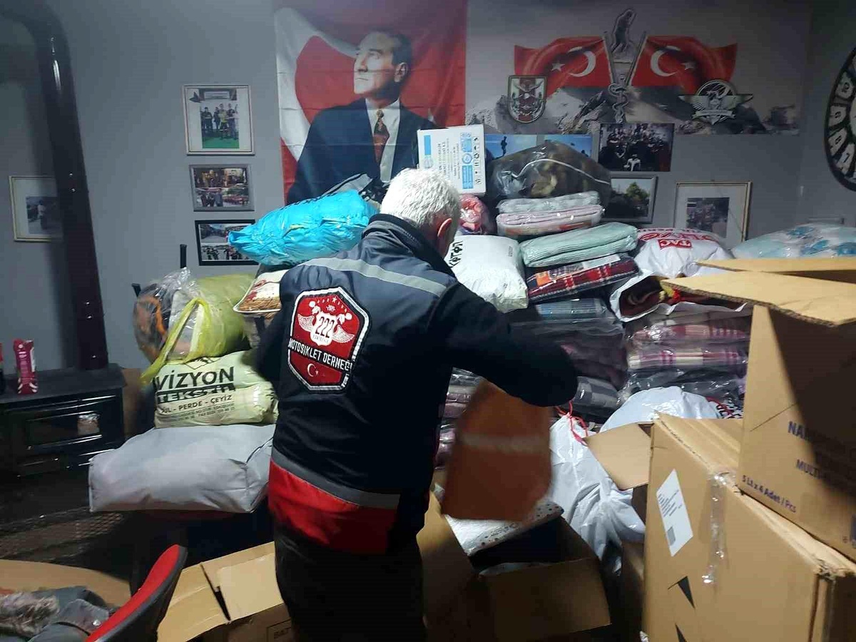 Motosiklet derneğinden deprem bölgesine malzeme yardımı