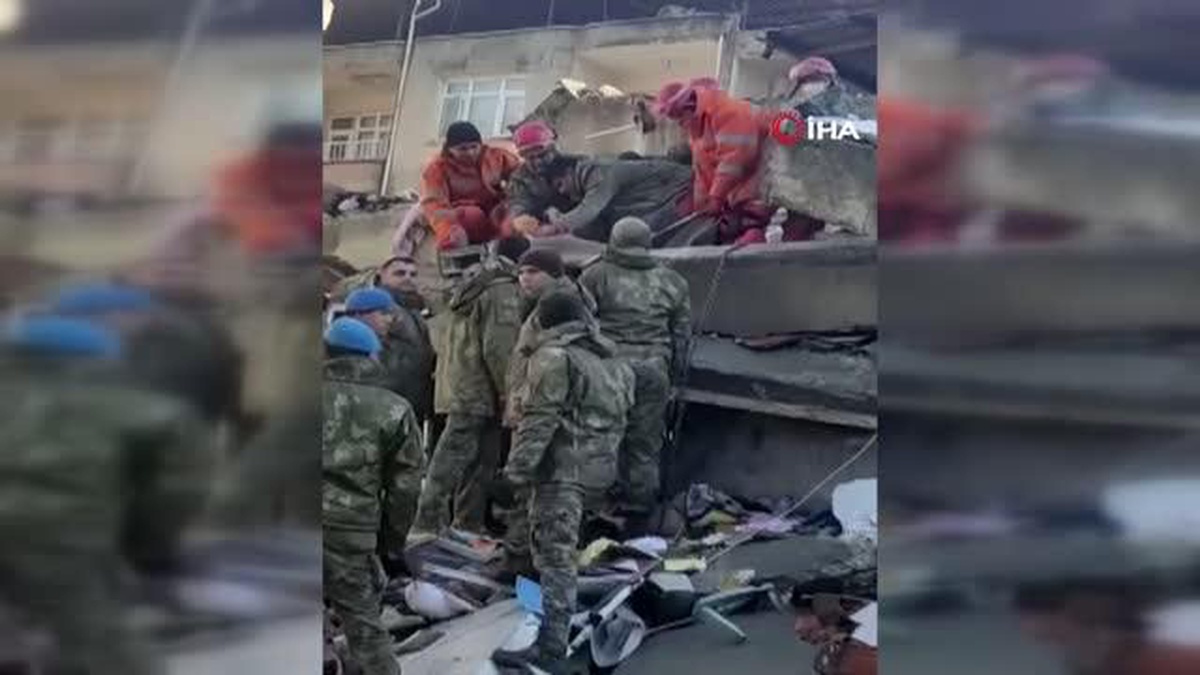 MSB: "Hatay\'da görev yapan Doğal Afet Arama Kurtarma Taburumuz Buse isimli genç kardeşimizi kurtardı"