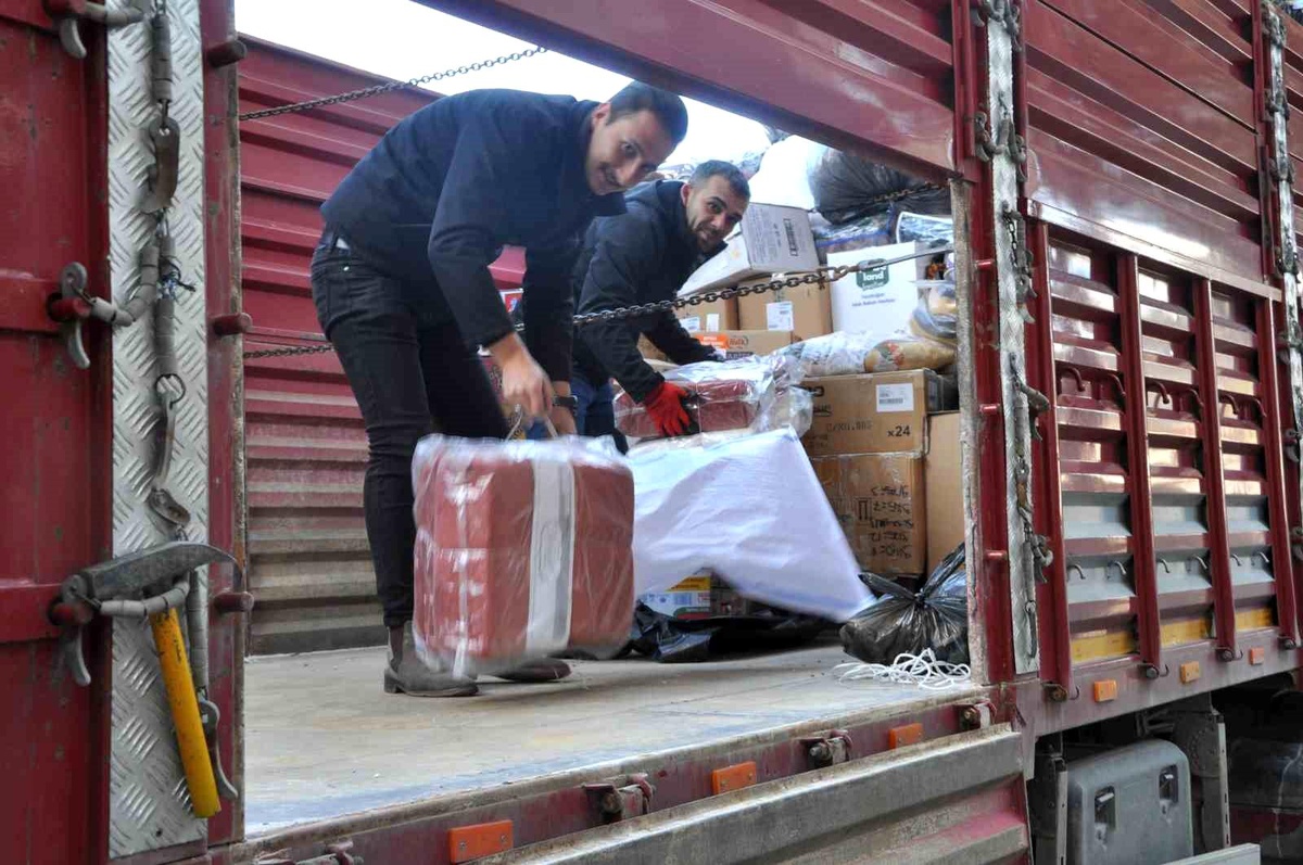 Muğla\'dan yardım tırları yola çıktı