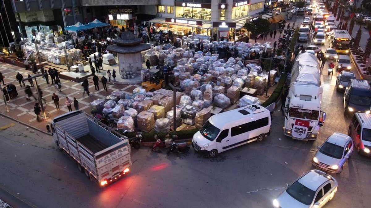 Nazilli\'den yola çıkan ilk yardım tırı Kahramanmaraş\'a ulaştı