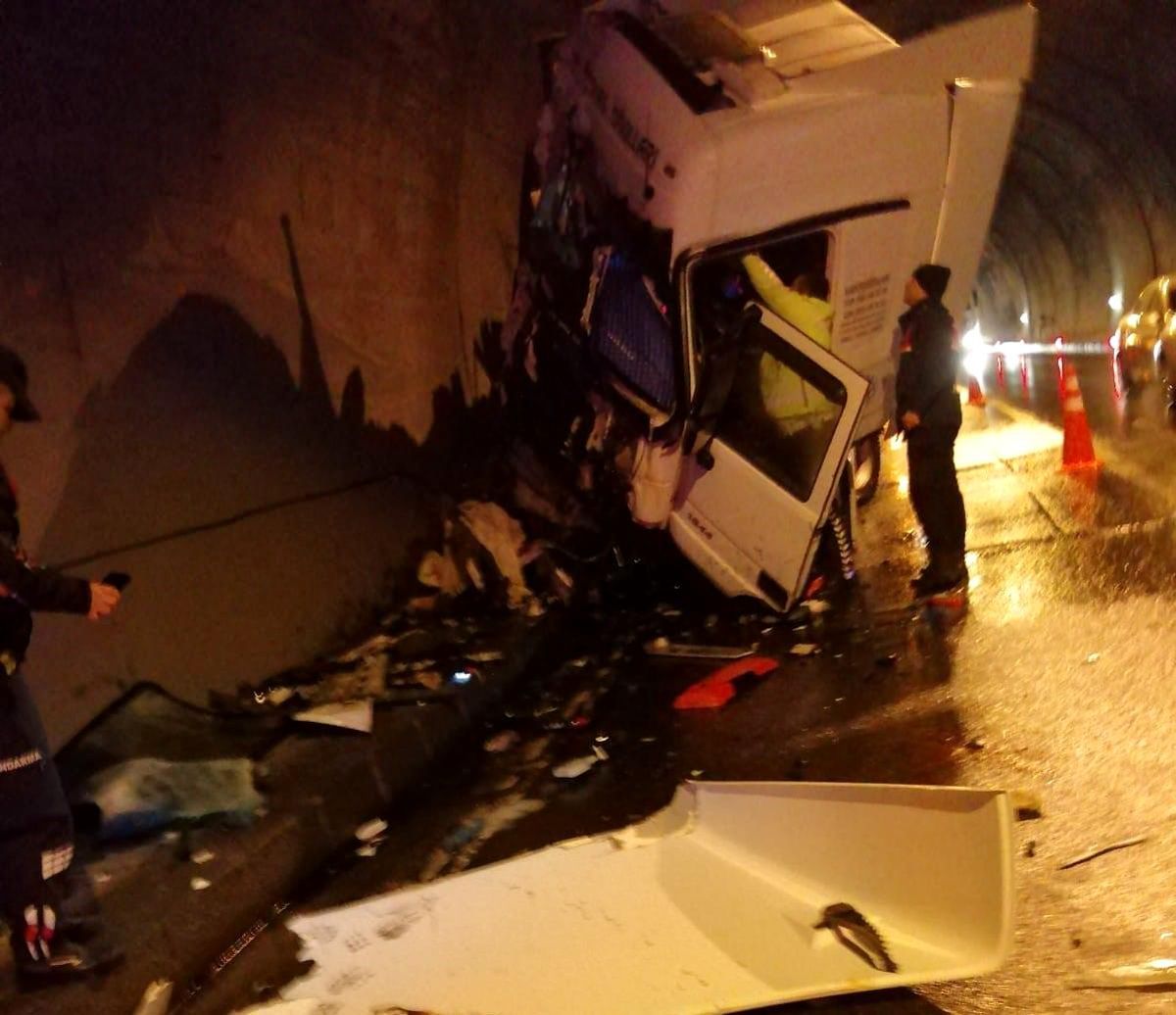 Ordu\'da tünel içerisinde tır kazası: 1 yaralı
