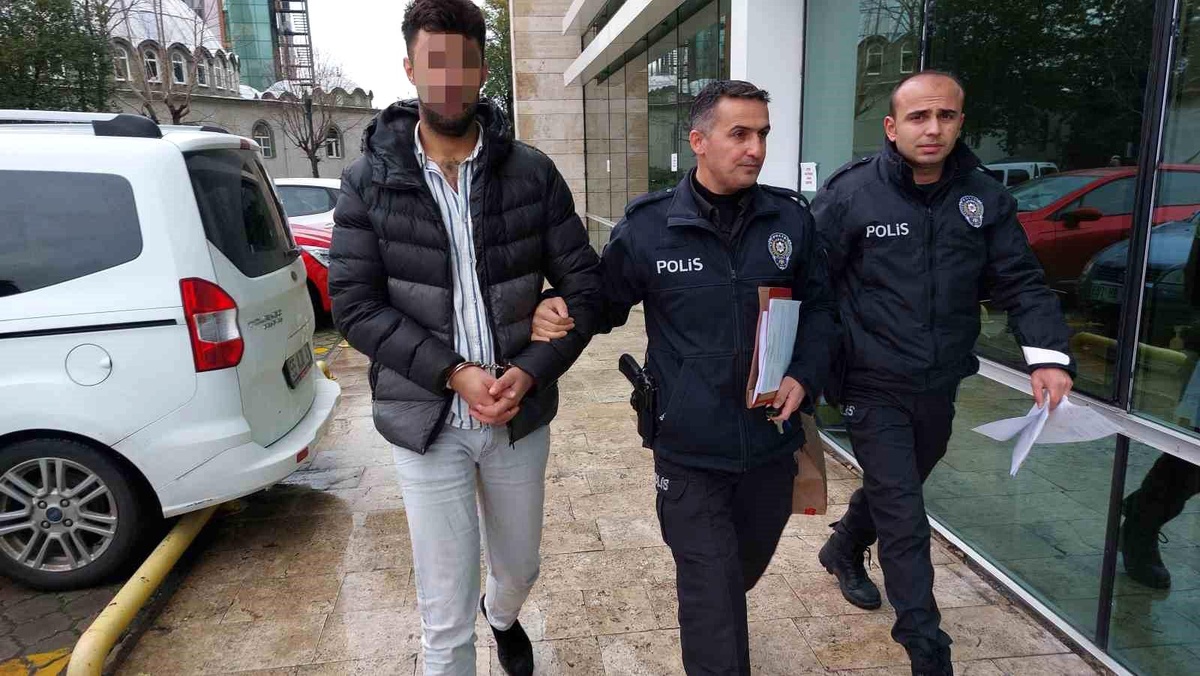 Otomobilin içinde kazayla eniştesini vurdu