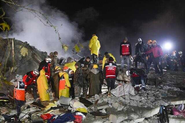 Son Dakika! 10 ili etkileyen depremde hayatını kaybeden vatandaşlarımızın sayısı 2 bin 921'e yükseldi