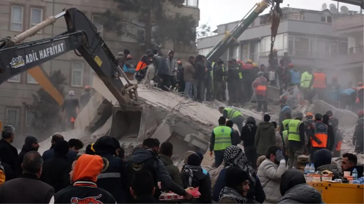 Son Dakika: 10 ili vuran depremde bilanço çok ağır! Hayatını kaybedenlerin sayısı her geçen dakika artıyor