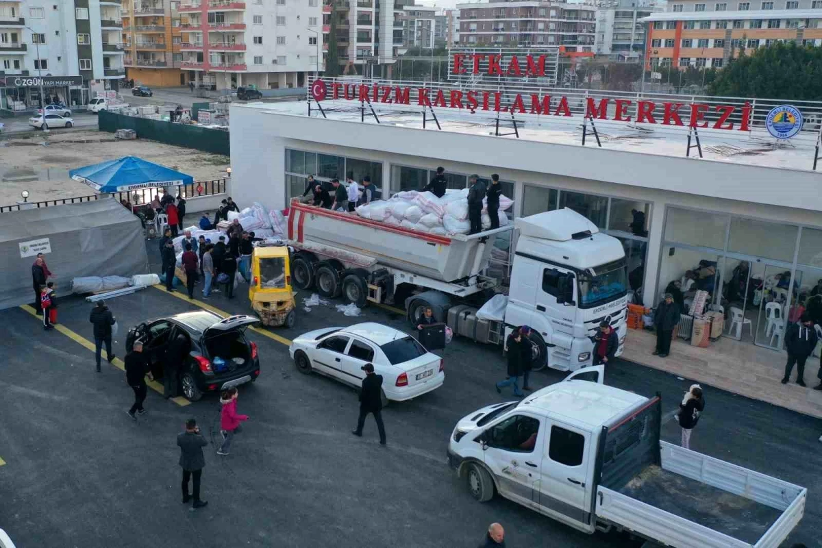 Yardım dolu tırlar deprem bölgesine gönderildi