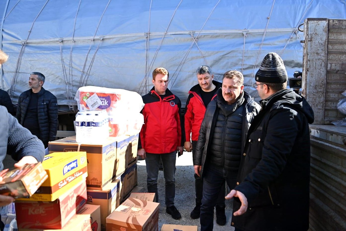 Yardım tırları deprem bölgesine ulaştı