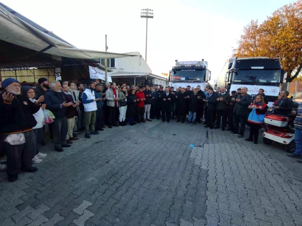 Yardım tırları Fethiye\'den dualar eşliğinde gönderildi