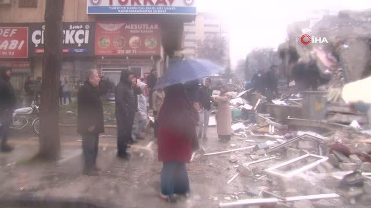 Yıkılan 10 katlı binadan yaralı olarak kurtarıldı