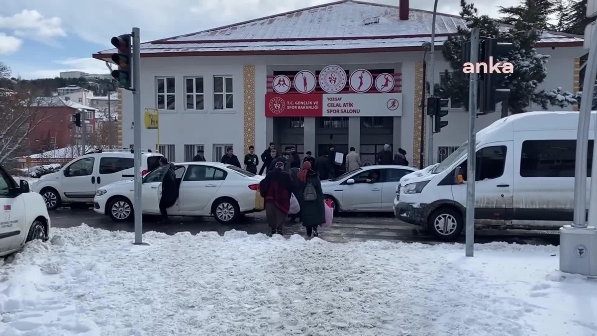 Yozgatlı Vatandaşlar Deprem Bölgesine Yardım İçin Seferber Oldu