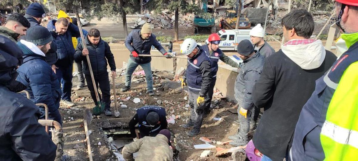 Sakarya Büyükşehir Belediyesi\'nin deprem bölgesine yardımları sürüyor