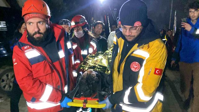 66 saat göçükte kalan gencin ilk isteği çikolata oldu 66 saat göçükte kalan gencin ilk isteği çikolata oldu