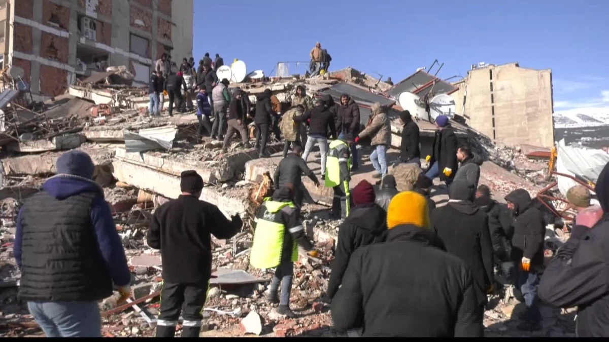 7,7 Büyüklüğündeki Deprem 10 İli Vurdu… Kahramanmaraş\'ta 16 Yaşındaki Aydoğar 60 Saatin Ardından Enkazdan Kurtarıldı