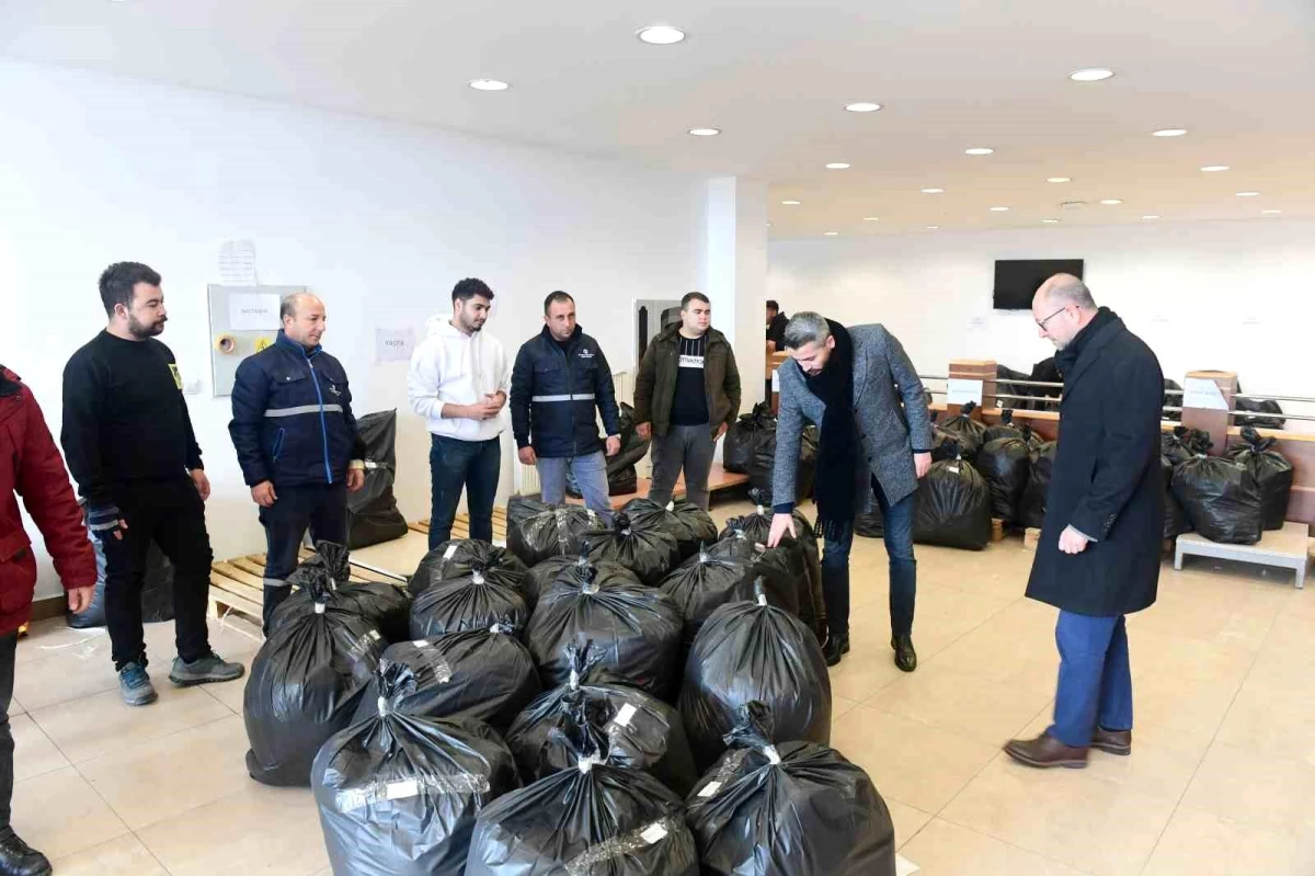 Anadolu Üniversitesi\'nde toplanan yardımlar deprem bölgesine ulaştı