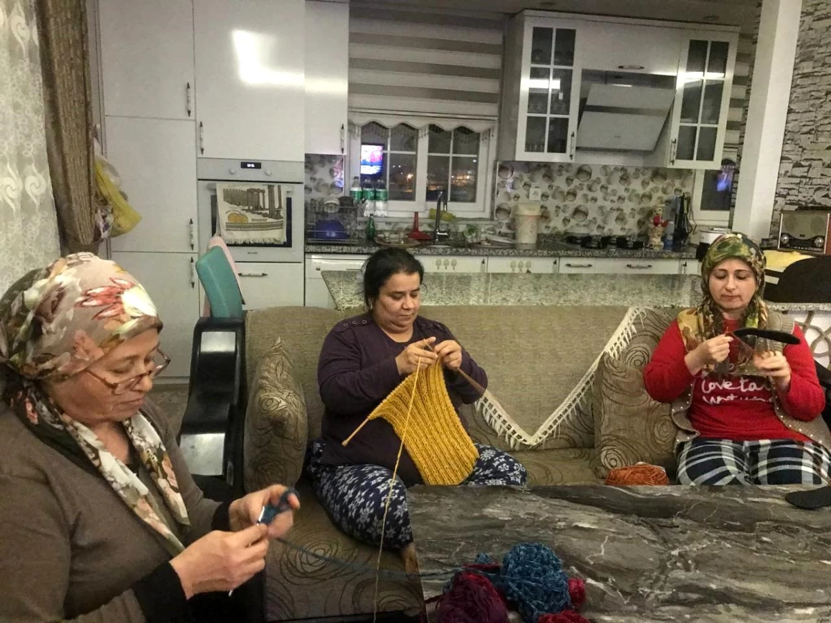 Antalyalı kadınlar ilmekleri deprem bölgesi için atıyor
