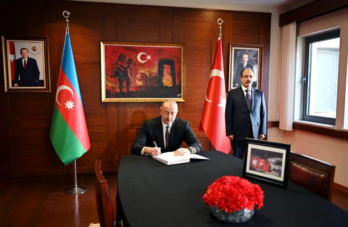 Azerbaycan Cumhurbaşkanı Aliyev: "Tüm Azerbaycan halkı, kardeş Türk halkının yanındadır"Aliyev, Bakü Büyükelçiliği\'nde açılan taziye defterini...