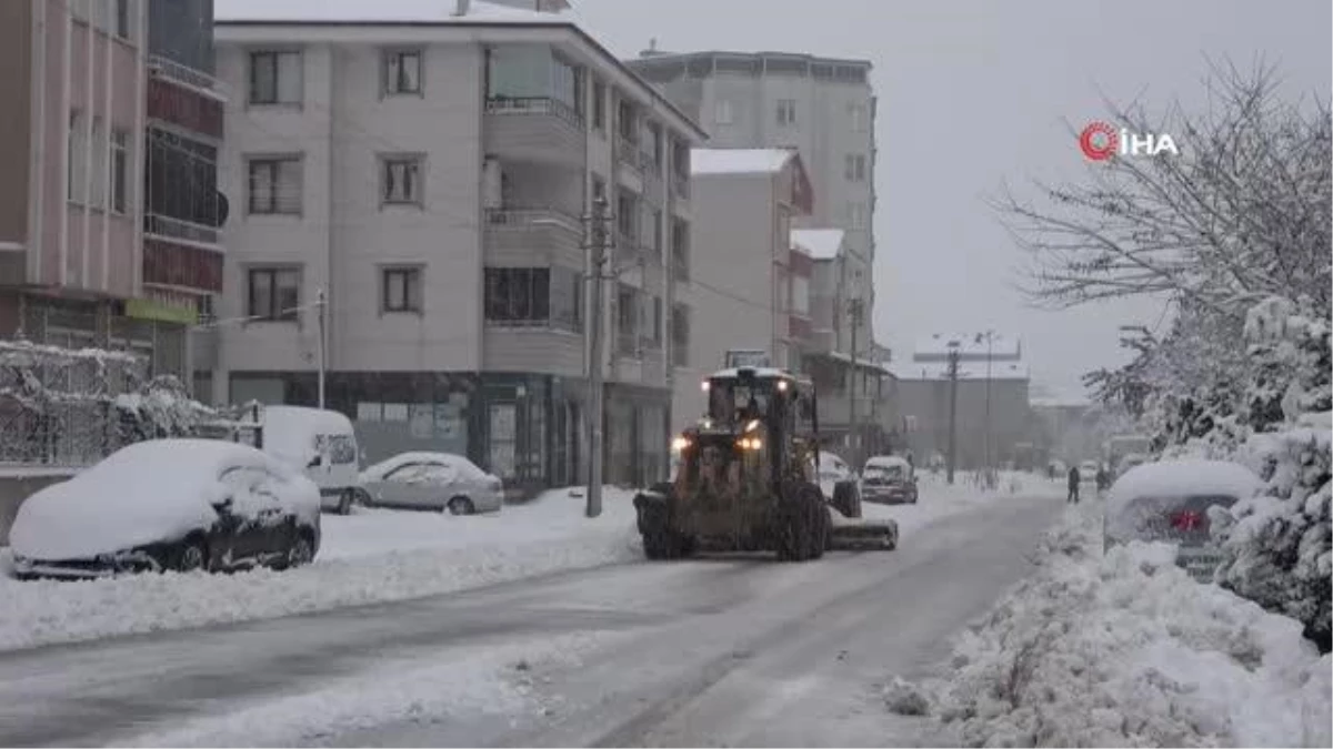 Bafra beyaza büründü, 34 kırsal mahalle yolu ulaşıma kapandı