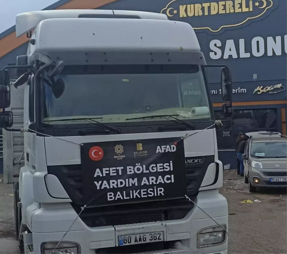 Balıkesir Valiliği koordinasyonunda yardımlar depremzedelere gönderiliyor