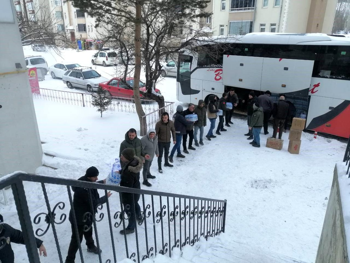 Bayburt halkının yüreği deprem bölgesinde atıyor yardımlar hız kesmeden devam ediyor