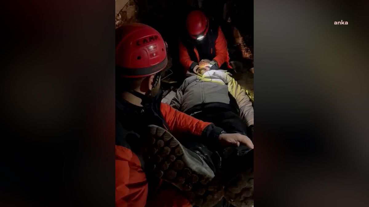 Beylikdüzü Belediyesi Nefes Arama-Kurtarma Ekibi Deprem Bölgesinde