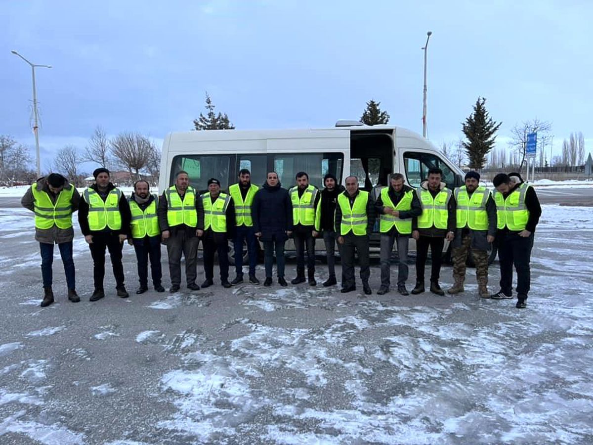 Beyşehir\'in gönüllü iş makinesi operatörleri deprem bölgesi yolcusu