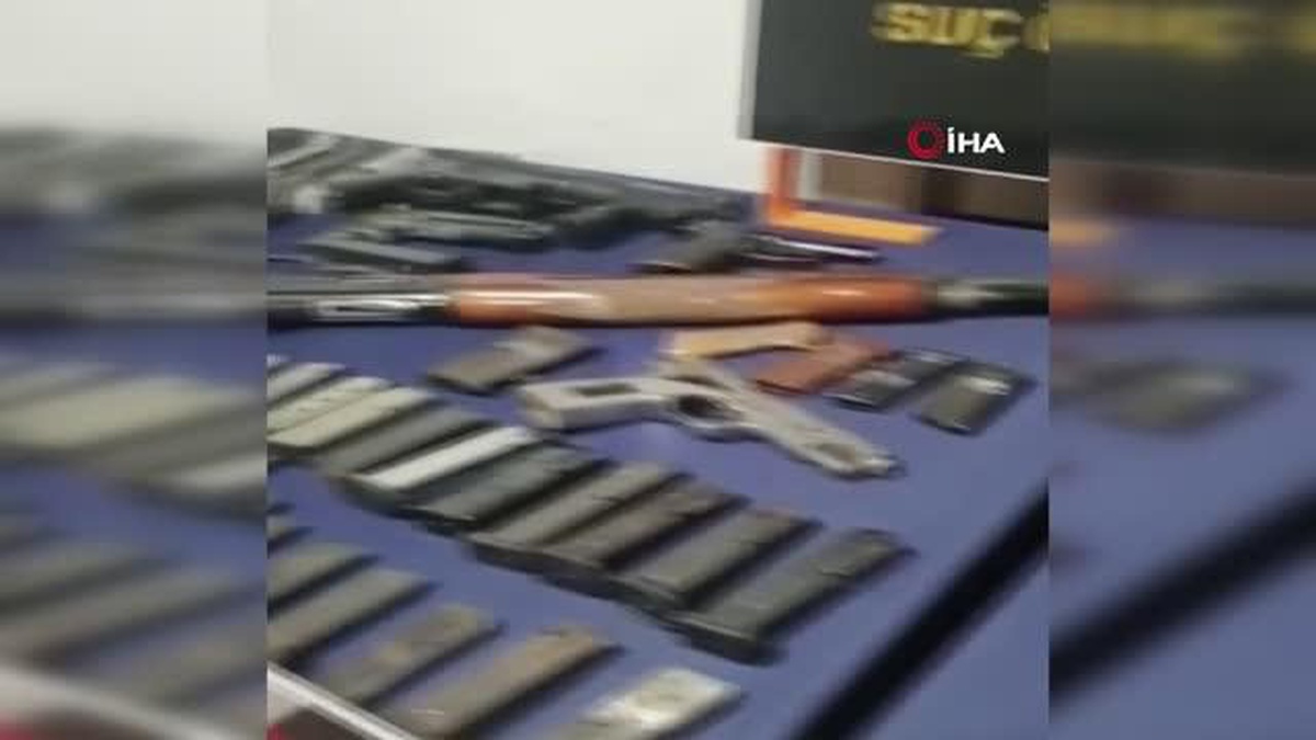 Bursa\'da polis ekiplerince baskın yapılan ev silah atölyesi çıktı