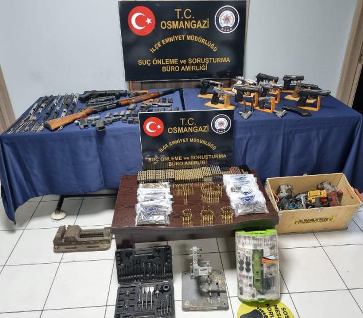 Bursa\'da silah atölyesine çevrilen eve yapılan baskında zırh delici mermi ele geçirildi