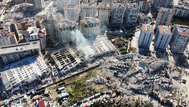 'Cennetten bir kare' diye reklamı yapılan 250 daireli rezidans, depremde yerle bir oldu 'Cennetten bir kare' diye reklamı yapılan 250 daireli rezidans, depremde yerle bir oldu