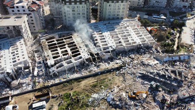 'Cennetten bir kare' diye reklamı yapılan 250 daireli rezidans, depremde yerle bir oldu 'Cennetten bir kare' diye reklamı yapılan 250 daireli rezidans, depremde yerle bir oldu