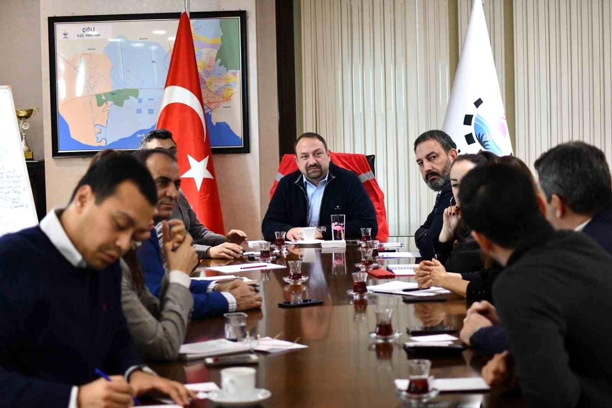 Çiğli\'de depremzedeler için \'kriz masası\' kuruldu