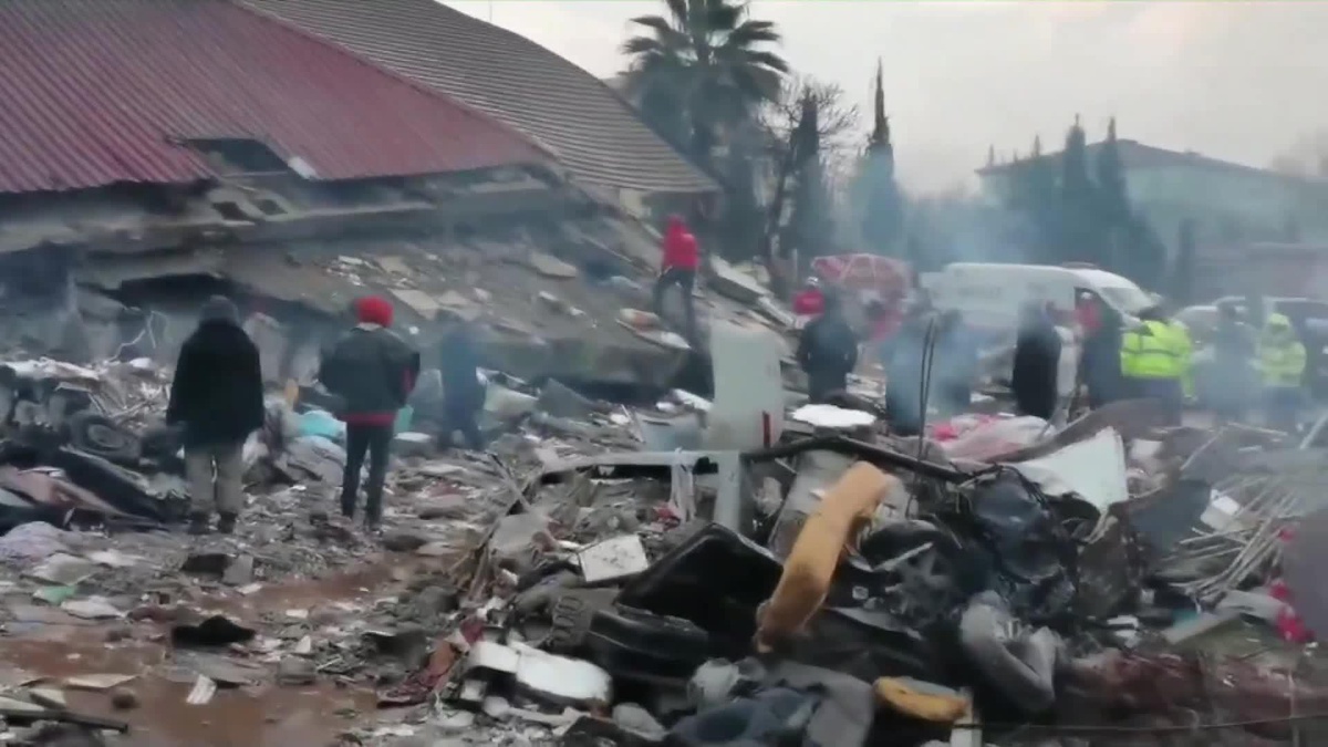 Çok Sayıda Ülke Türkiye ve Suriye\'ye Arama Kurtarma Ekipleri Gönderdi