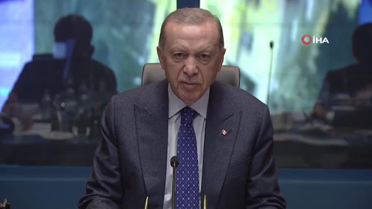 Cumhurbaşkanı Erdoğan: "Anayasanın 119. maddesinin bize verdiği yetkiye dayanarak 3 ay sürecek olağanüstü hal ilan etme kararı aldık"