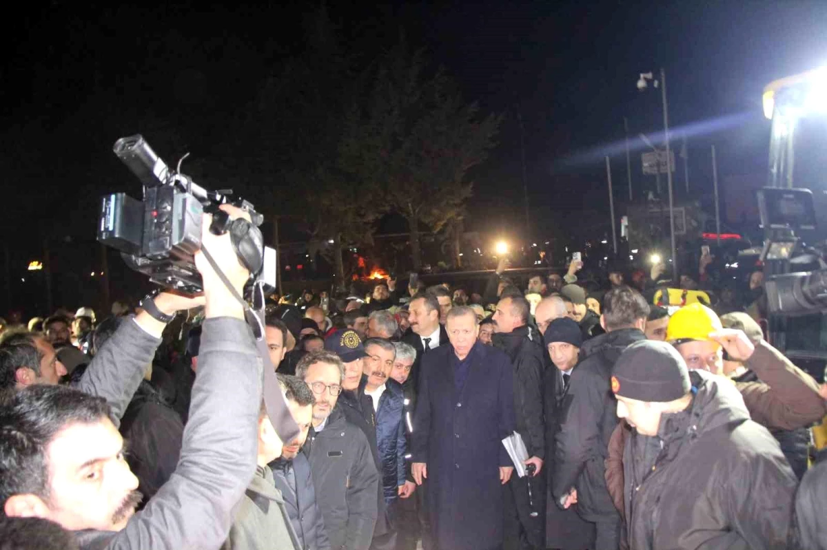 Cumhurbaşkanı Erdoğan, Hatay\'da deprem bölgesinde incelemelerde bulundu
