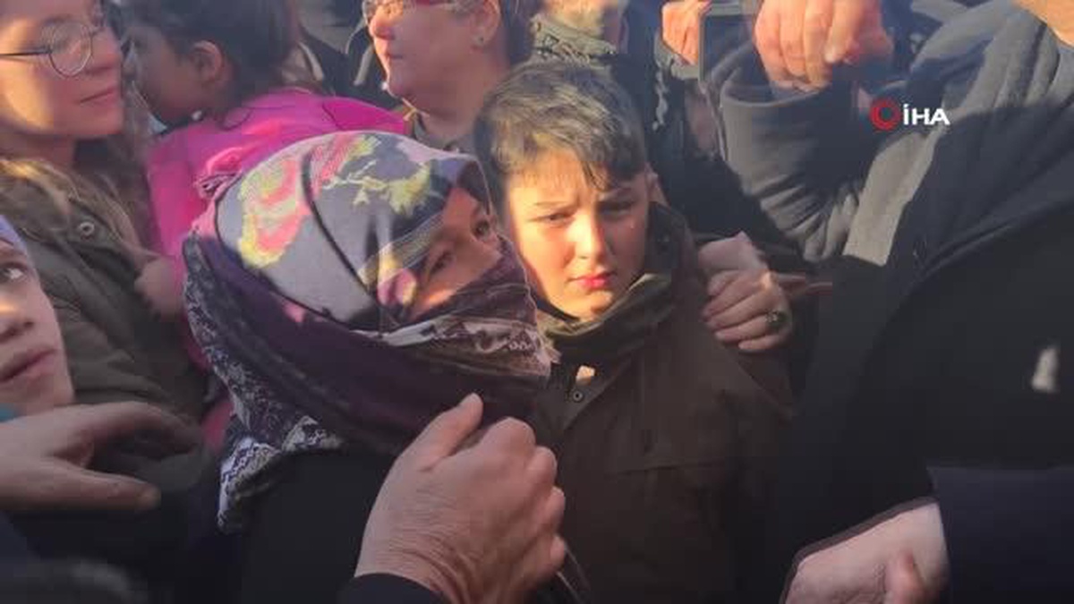 Cumhurbaşkanı Erdoğan, Kahramanmaraş\'ın Pazarcık ilçesinde depremzedelerle bir araya geldi