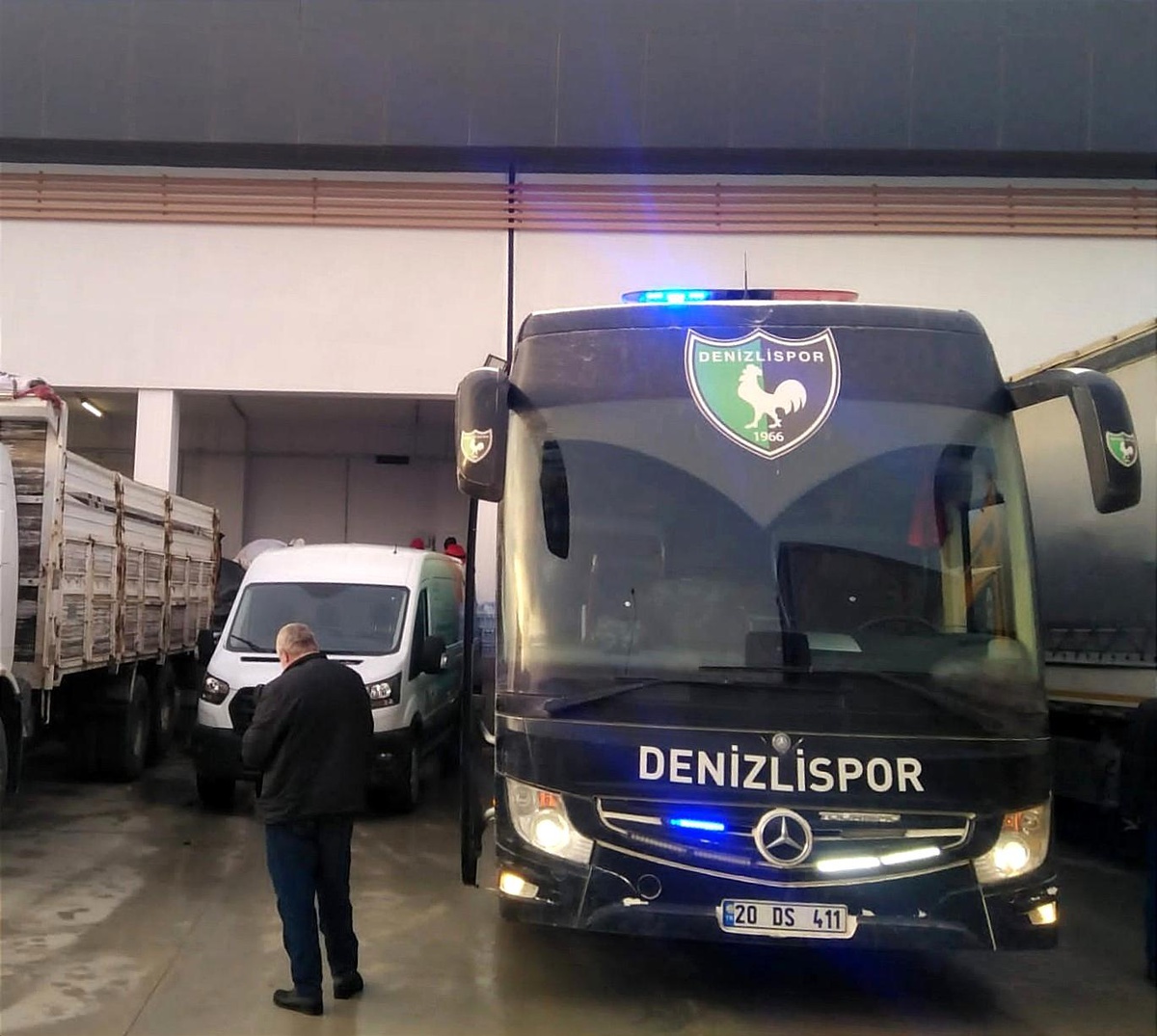 Denizlispor\'un otobüsü deprem bölgesinde