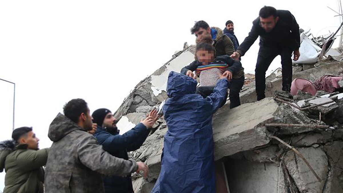 Bakan Yanık\'tan "Enkazdan çıkarılan çocuklar kayboluyor" iddiasına yanıt: Böyle bir durum söz konusu değil