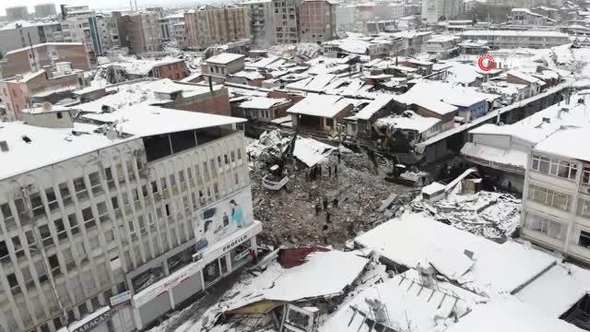 Deprem bölgesindeki enkazlar böyle görüntülendi