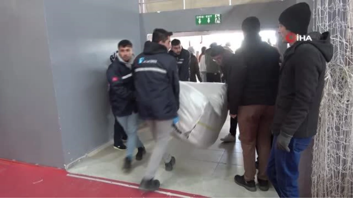 Deprem bölgesine Uşak\'tan 213 bin battaniye gönderildi