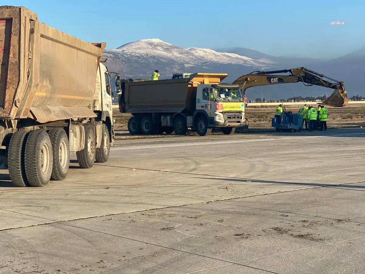 Depremde Hasar Gören Hatay Havalimanı\'nı Onarma Çalışmalarına Başlandığı Duyuruldu