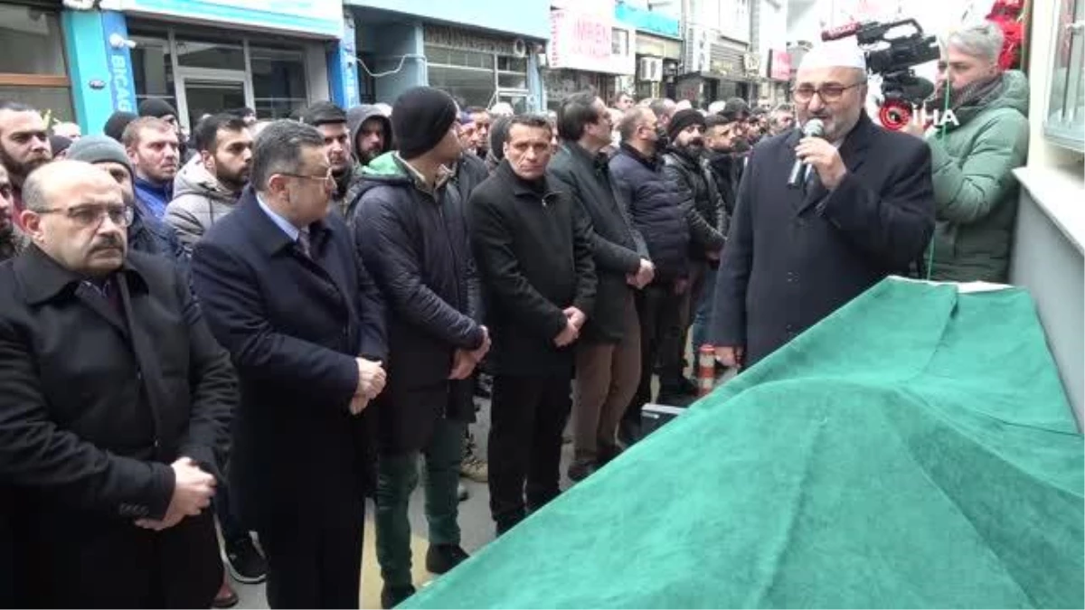 Depremde hayatını kaybeden Akbayrak Trabzon\'da son yolculuğuna uğurlandı