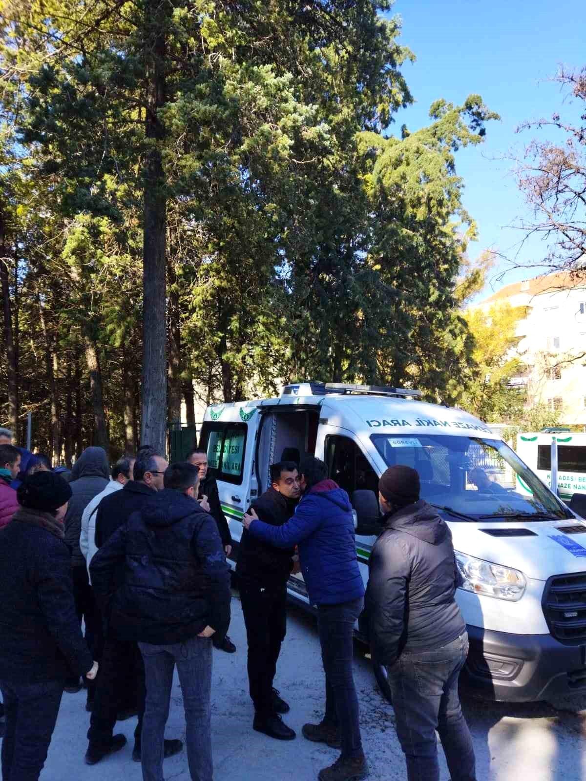 Depremde hayatını kaybeden genç rehberin cenazesi Kuşadası\'na getiriliyor