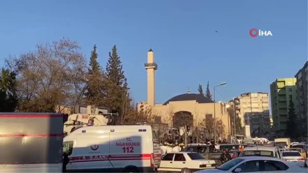 Depremin merkez üssü Kahramanmaraş\'ta camide Fetih Suresi okundu