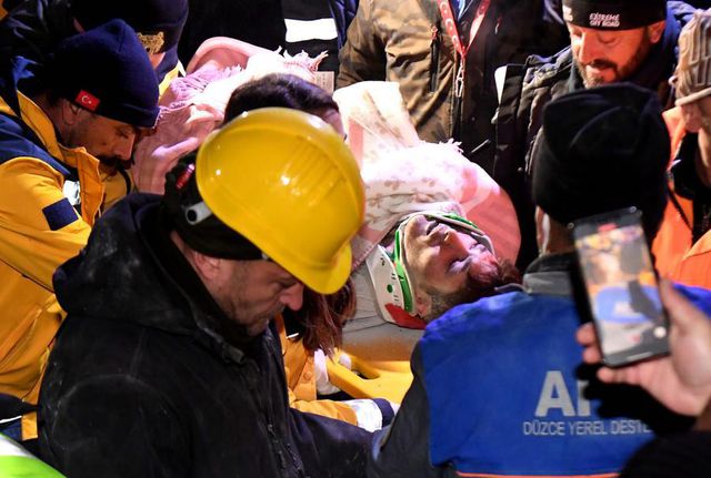 Depremin Vurduğu Kahramanmaraş'ta Endişeli Bekleyiş Gece de Sürdü Depremin Vurduğu Kahramanmaraş'ta Endişeli Bekleyiş Gece de Sürdü
