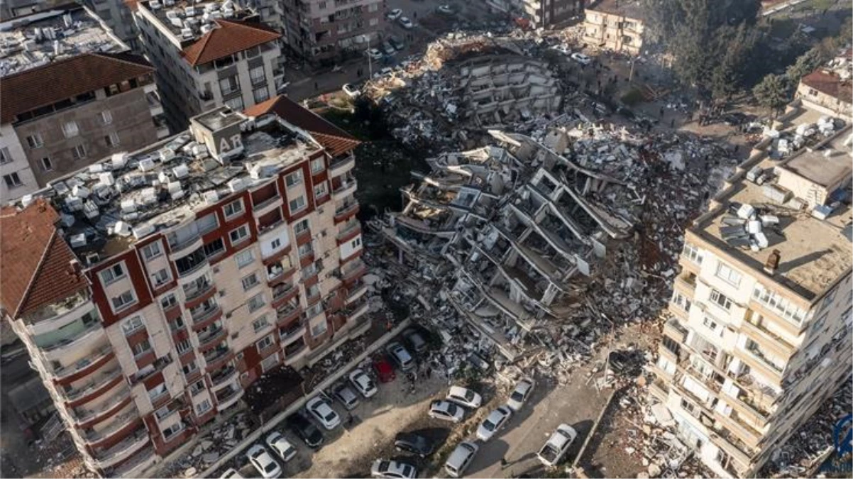 Türkiye\'de yaşanan deprem felaketi dünya basınında: Yüzyılın en ölümcül depremlerinden biri
