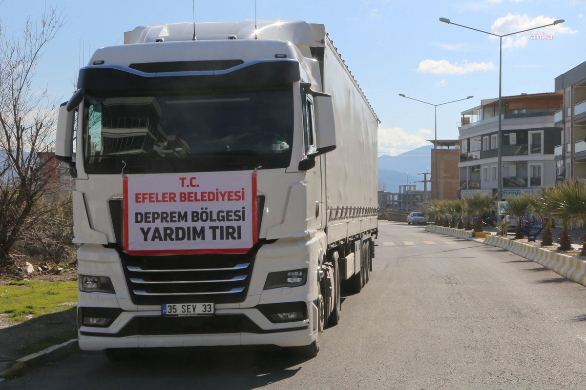 Efeler Belediyesi, Deprem Bölgesi İçin 8 Tır Yardım Malzemesi Topladı