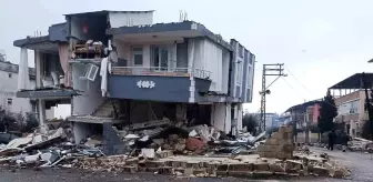 Enkaz altında 16 saat mahsur kalan vatandaş o anları anlattı